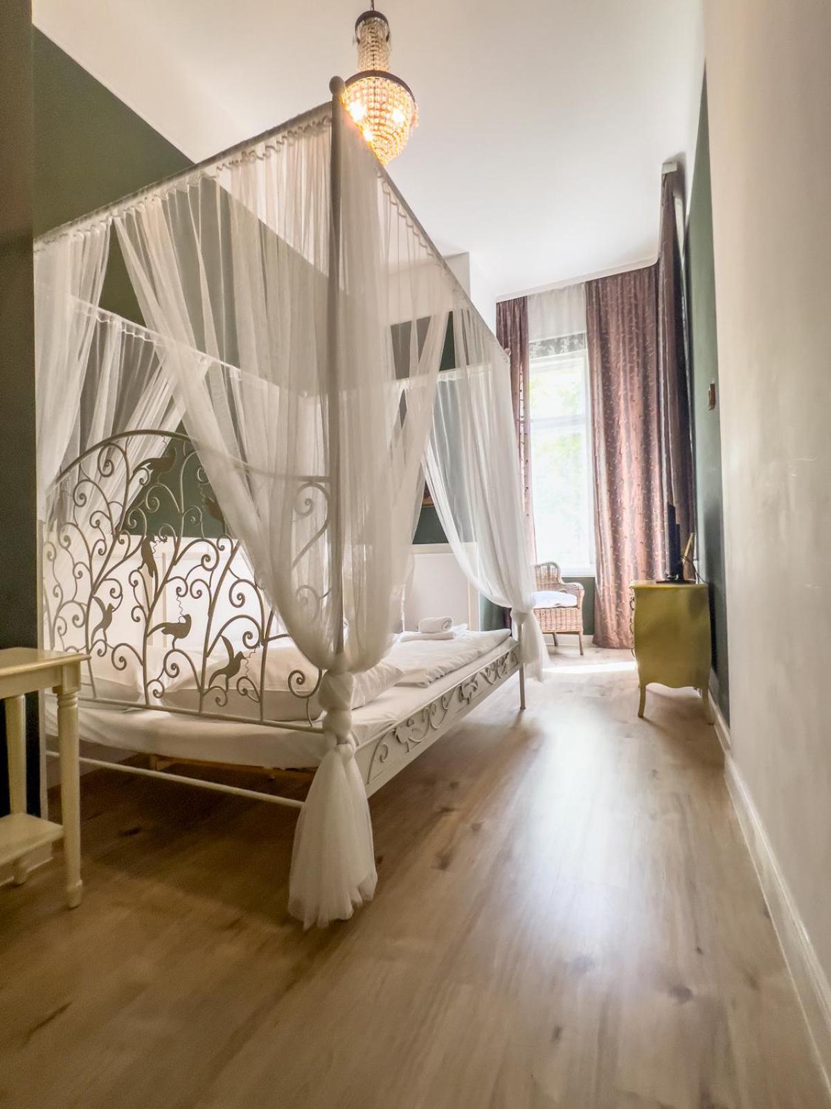 Hotel-Maison Am Olivaer Platz Берлин Экстерьер фото