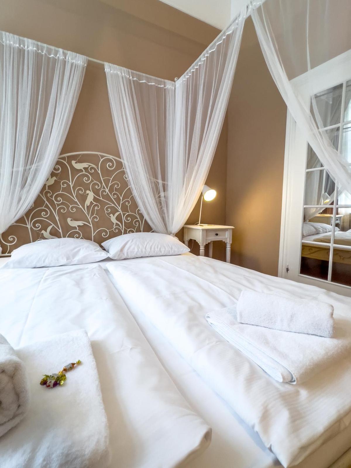Hotel-Maison Am Olivaer Platz Берлин Экстерьер фото