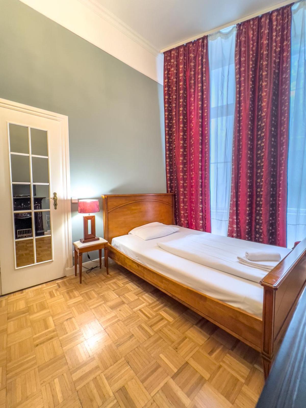 Hotel-Maison Am Olivaer Platz Берлин Экстерьер фото